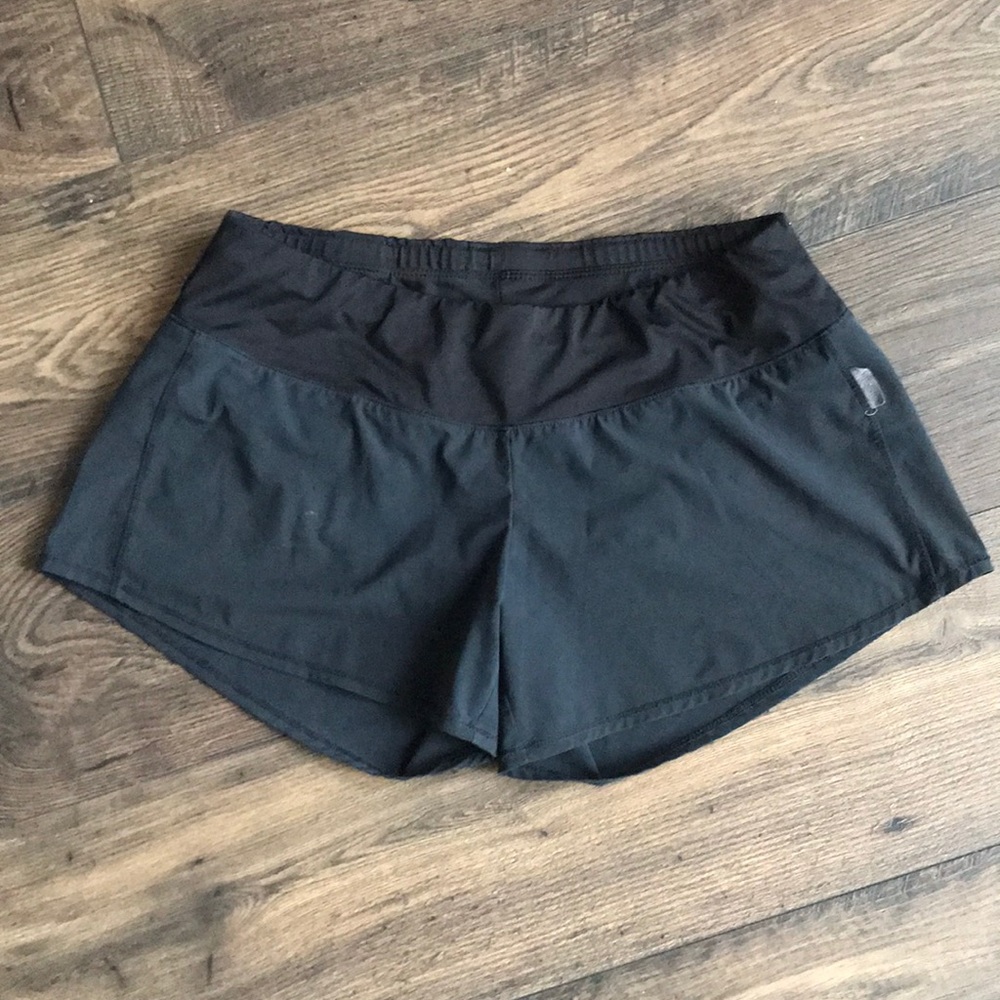 Black Oiselle Roga shorts